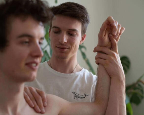 Eine gute Behandlung für Hand, Arm, Schulter, Brustkorb und Wirbelsäule.